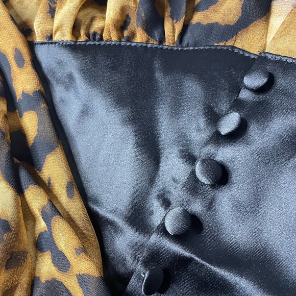 Fashion Nova ⭐️3 for 25 BUNDLE⭐️ Cheetah Print Sleeved sweater: Black & Yellow - Picture 2 of 6